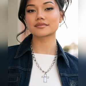 Paparazzi Silver Tone Cross / Faith Necklace NWT 18"